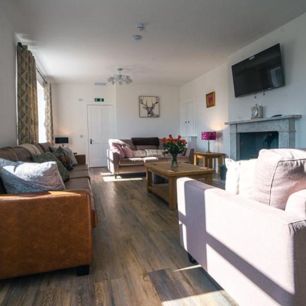 Tigh Sorcha Small Lounge