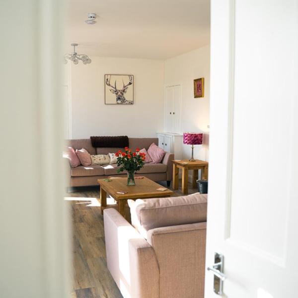 Tigh Sorcha Small Lounge